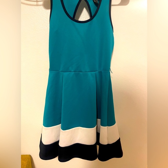 Dress - Picture 2 of 4